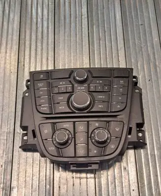 Head unit multimedia control