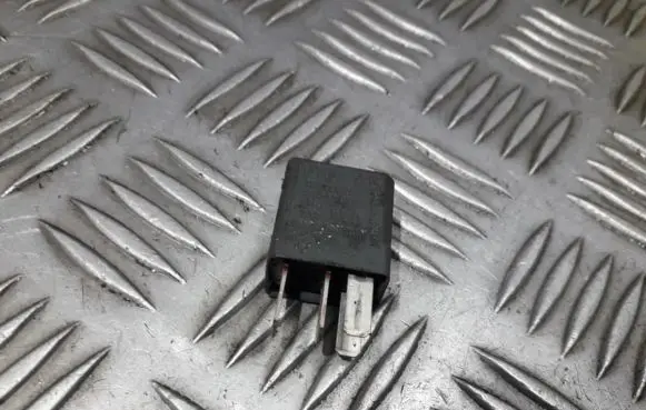 Skoda Octavia Mk2 (1Z) Other relay 1K0951253 20200077
