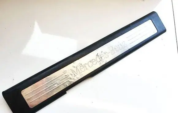 Mercedes-Benz ML W164 Front sill trim cover a1646803335