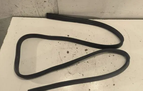 Mercedes-Benz E W211 Engine compartment rubber 