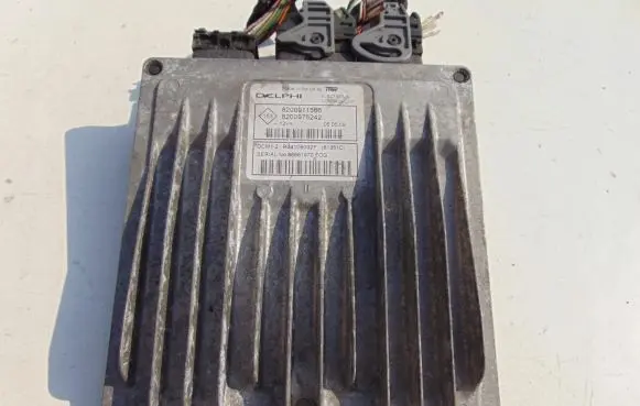 Renault Twingo II Engine control unit/module 8200976242 8200911566