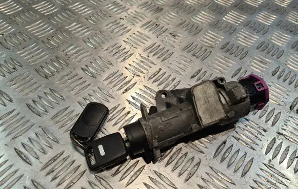 Audi A4 S4 B5 8D Ignition lock 4B0905851C
