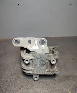 Volkswagen PASSAT B7 Engine mount bracket 1K0199262