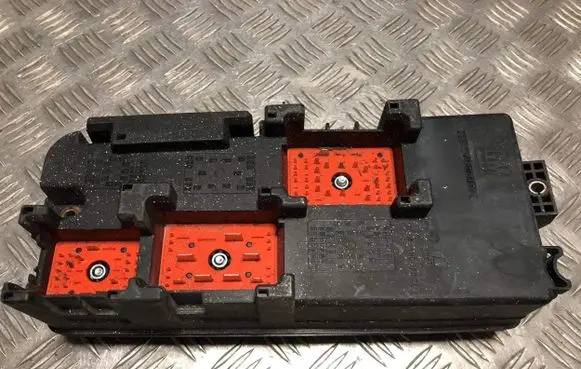Opel Signum Fuse module 13112918 519038004 00013555