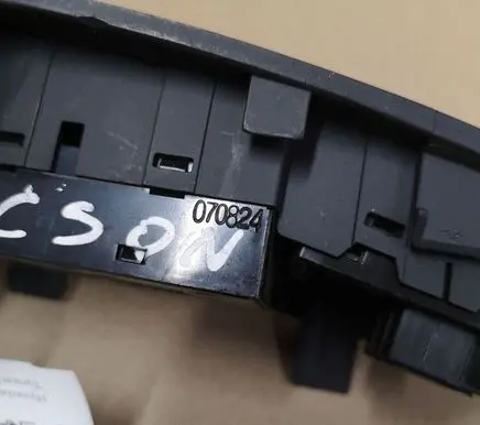 Hyundai Tucson JM Electric window control switch 070824