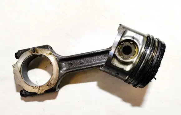 Lancia Lybra Piston with connecting rod