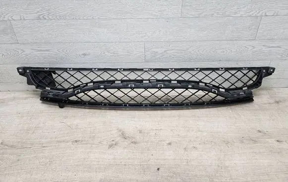 Renault Clio III Front bumper lower grill 8200899585