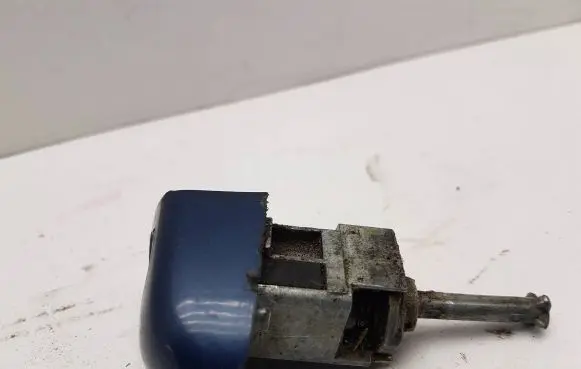 BMW 3 E46 Front door lock (next to the handle) 8253473