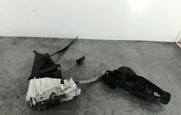Mercedes-Benz A W169 Front door lock 1697202535
