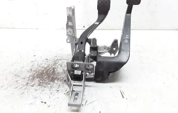Audi A4 S4 B7 8E 8H Pedal assembly 