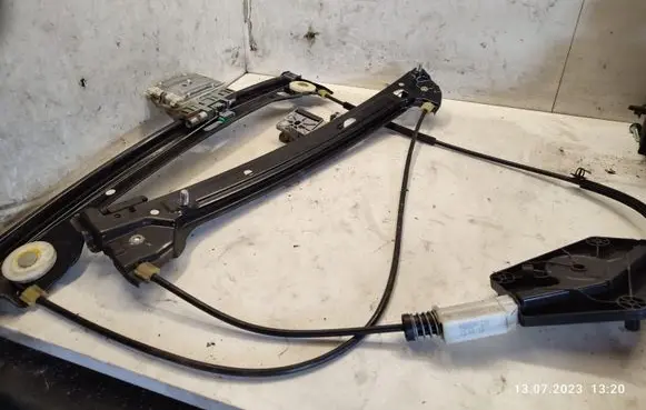 Audi A5 8T 8F Front door window regulator with motor 8T0837462D