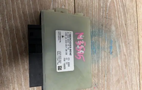 Mercedes-Benz E W211 Tow bar relay A0009001 A0009010609