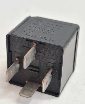 Audi A6 S6 C6 4F Other relay 8K0951253 PA66GF25