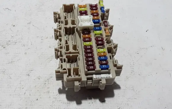 Renault Alaskan Fuse module 243504JA1A