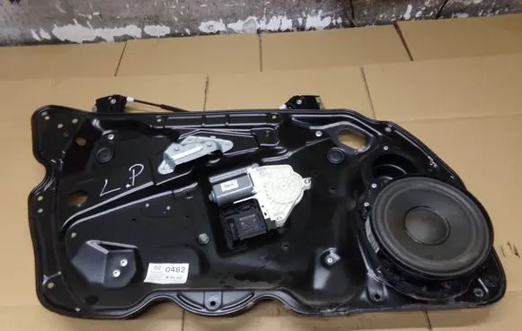 Volkswagen PASSAT B6 Front door window regulator with motor