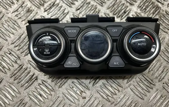 Suzuki Swift III Climate control unit 3951052R10