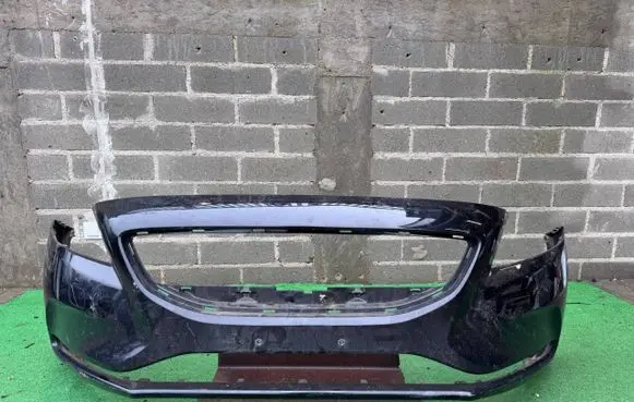 Volvo V40 Front bumper 