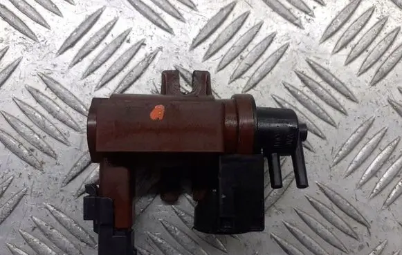 Volvo V50 Turbo solenoid valve 6G9Q-9E882-CA