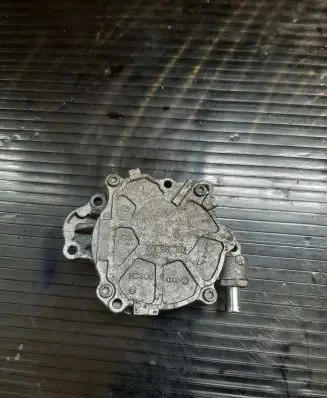 Audi A4 S4 B8 8K Vacuum pump 03L145100