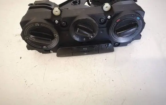 Skoda Octavia Mk2 (1Z) Climate control unit 