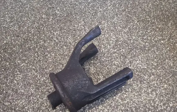 Volkswagen Transporter - Caravelle T5 Engine mounting bracket V05440
