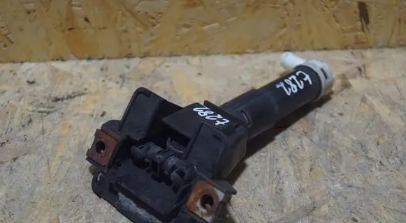 Honda CR-V Headlight washer spray nozzle