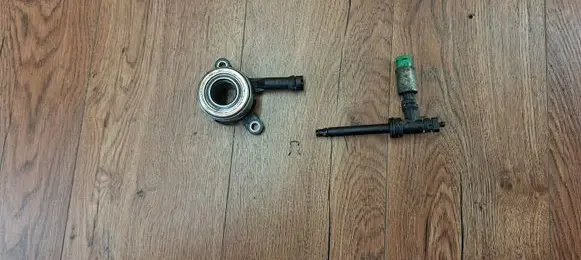 Renault Espace IV Clutch slave cylinder 8200902784