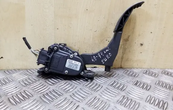 Volkswagen Golf IV Accelerator throttle pedal 6Q1721503B