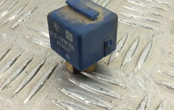 BMW 5 E34 Other relay 1378786