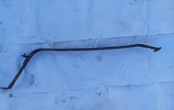 Fuel tank mounting bracket