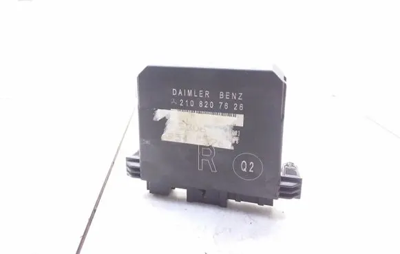Mercedes-Benz E W210 Door control unit/module 2108207626