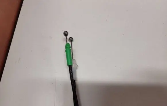 Toyota Avensis T270 Front door lock A046693