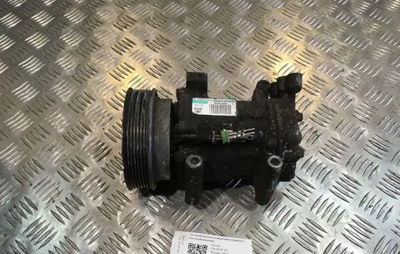 Renault Clio III Air conditioning (A/C) compressor (pump) 8200819568