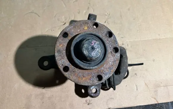 Mercedes-Benz Sprinter W901 W902 W903 W904 Front wheel hub spindle knuckle