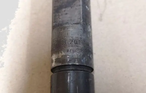 Volkswagen Golf IV Fuel injector 028130201T
