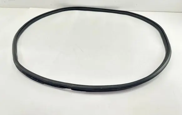 Toyota Yaris XP210 Rear door rubber seal (on body)