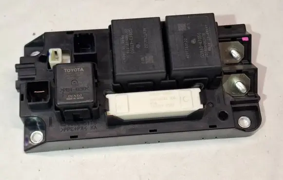 Lexus GS 250 350 300H 450H Relay mounting block G384248020 G384347050 G92Z147060