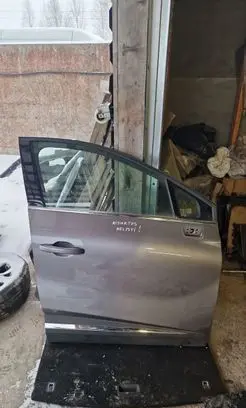 Renault Captur II Front door