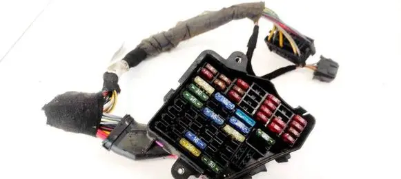 Volkswagen PASSAT B5 Fuse box set 8D1941824