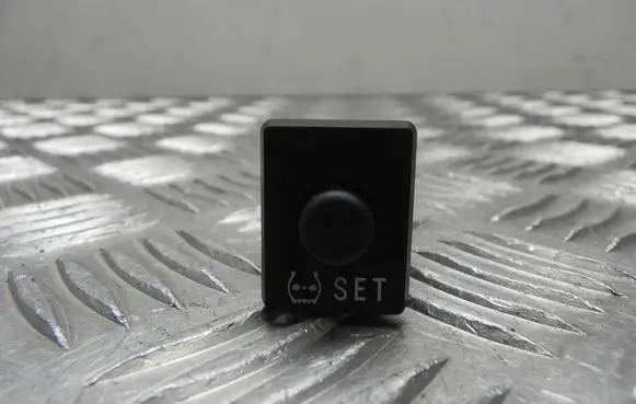 Toyota Yaris Other switches/knobs/shifts 15D084 T6958
