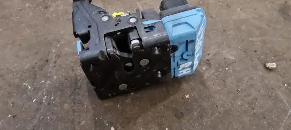 Volvo V70 Front door lock