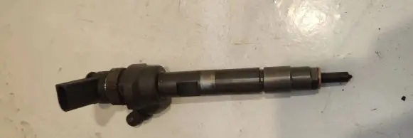 BMW X1 E84 Fuel injector 7798446 0445110601