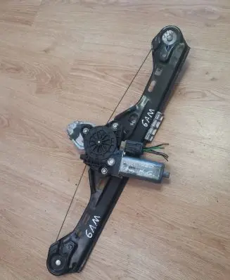 Mercedes-Benz C W203 Rear door window regulator with motor 104048XXX 0130822008