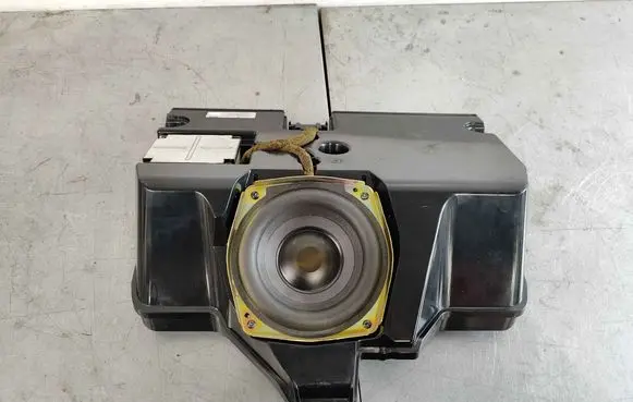 Maserati Quattroporte Subwoofer speaker 67071100