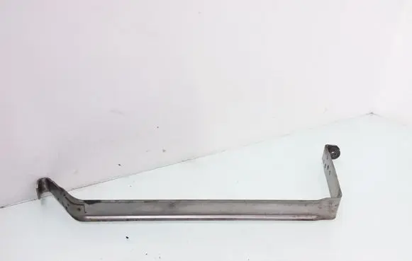 Fuel tank mounting bracket