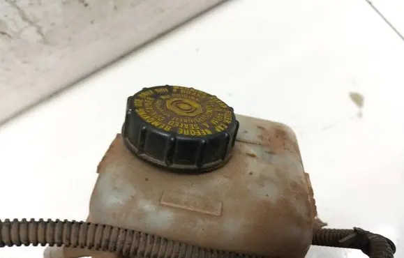 Opel Astra G Brake fluid reservoir 