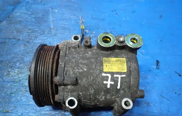 Ford Focus Air conditioning (A/C) compressor (pump) 8V5119D629DF