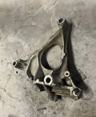 Nissan X-Trail T30 Generator/alternator bracket 