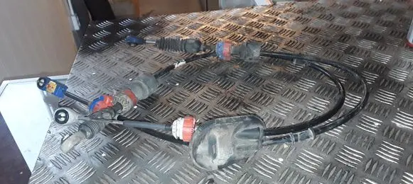 Nissan Qashqai Gear shift cable linkage 112112856