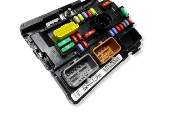 Citroen C3 Fuse module 9667199680